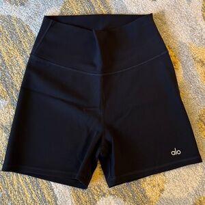 Alo Vapor High-Waist Fierce Short - Black